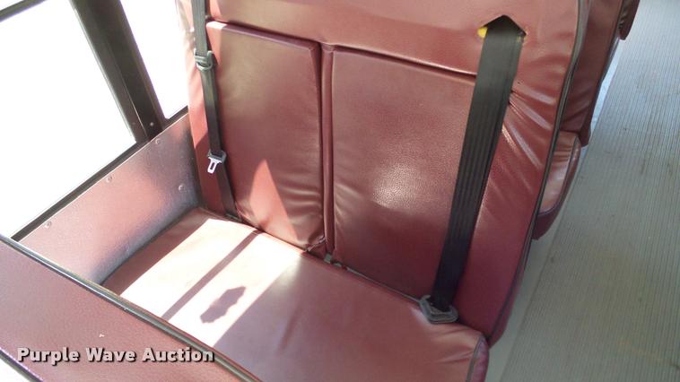 image for item DA6196 2005 Ford E450 school bus