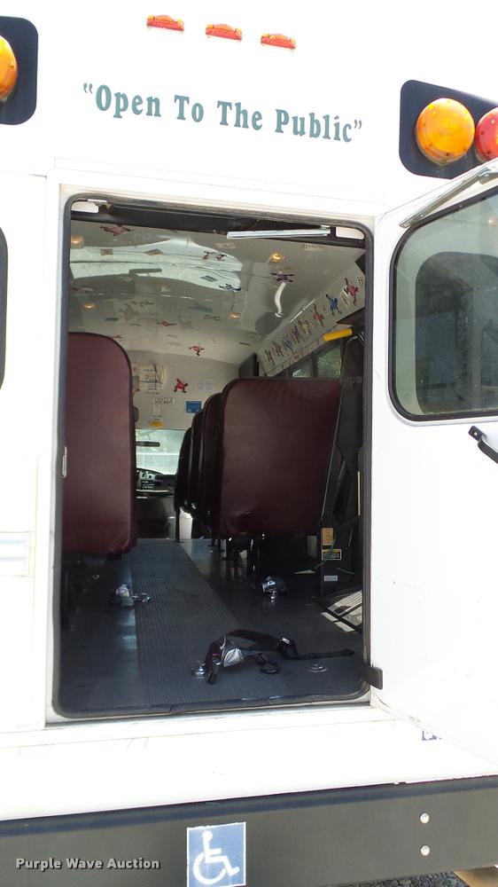 image for item DA6196 2005 Ford E450 school bus