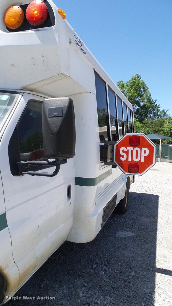 image for item DA6196 2005 Ford E450 school bus