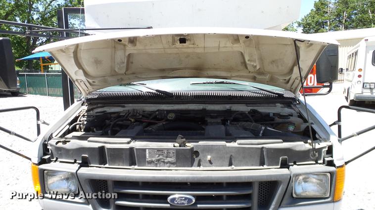 image for item DA6196 2005 Ford E450 school bus