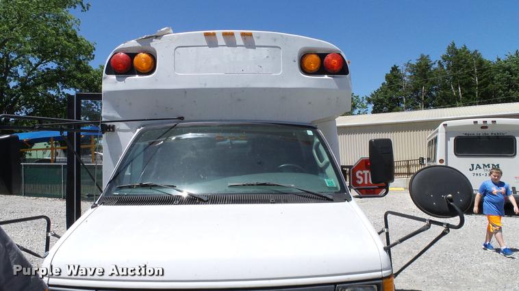 image for item DA6196 2005 Ford E450 school bus