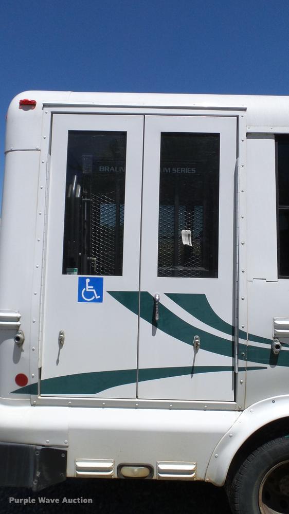 image for item DA6196 2005 Ford E450 school bus