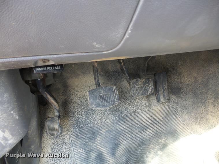 image for item DA6312 1997 Ford F350 Crew Cab flatbed pickup truck