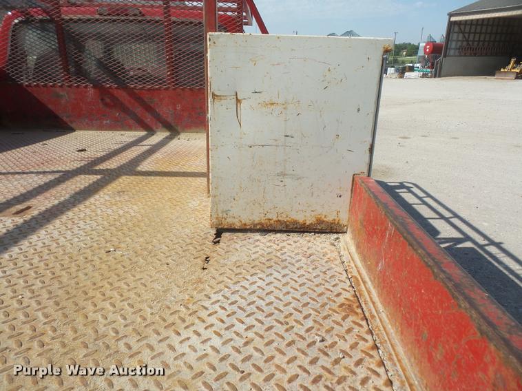 image for item DA6312 1997 Ford F350 Crew Cab flatbed pickup truck