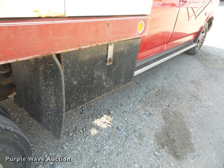 image for item DA6312 1997 Ford F350 Crew Cab flatbed pickup truck