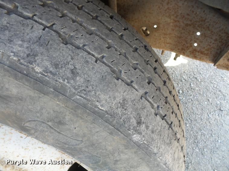 image for item DA6312 1997 Ford F350 Crew Cab flatbed pickup truck