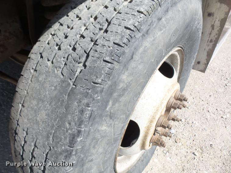 image for item DA6312 1997 Ford F350 Crew Cab flatbed pickup truck