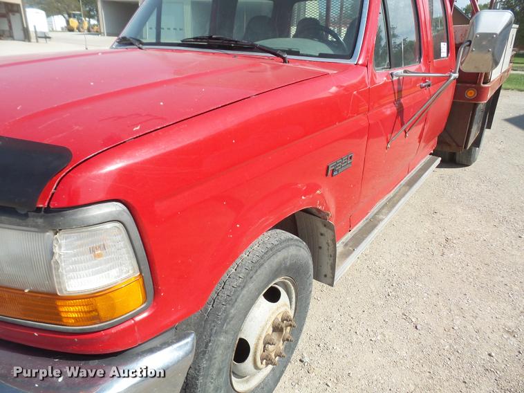 image for item DA6312 1997 Ford F350 Crew Cab flatbed pickup truck
