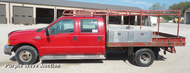 image for item DA6313 1999 Ford F350 Super Duty Crew Cab flatbed pickup truck