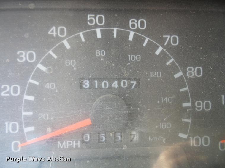 image for item DA6313 1999 Ford F350 Super Duty Crew Cab flatbed pickup truck