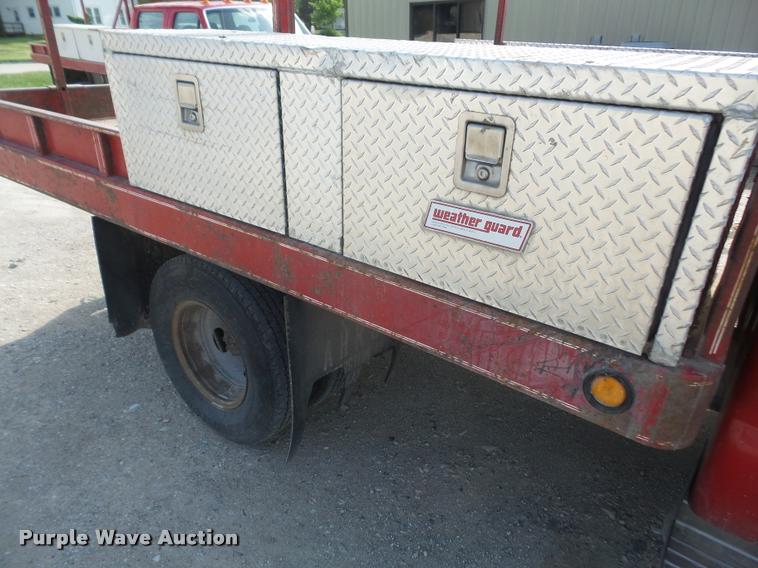 image for item DA6313 1999 Ford F350 Super Duty Crew Cab flatbed pickup truck