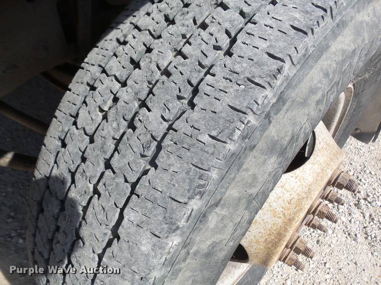 image for item DA6313 1999 Ford F350 Super Duty Crew Cab flatbed pickup truck