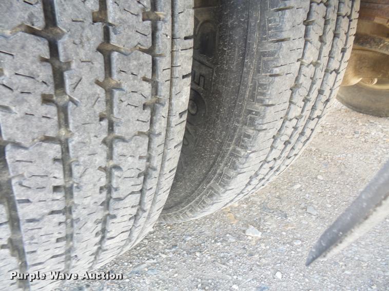 image for item DA6313 1999 Ford F350 Super Duty Crew Cab flatbed pickup truck