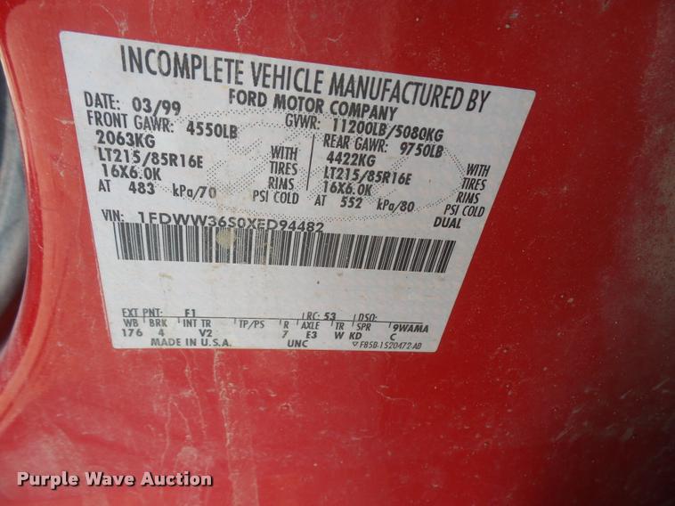 image for item DA6313 1999 Ford F350 Super Duty Crew Cab flatbed pickup truck