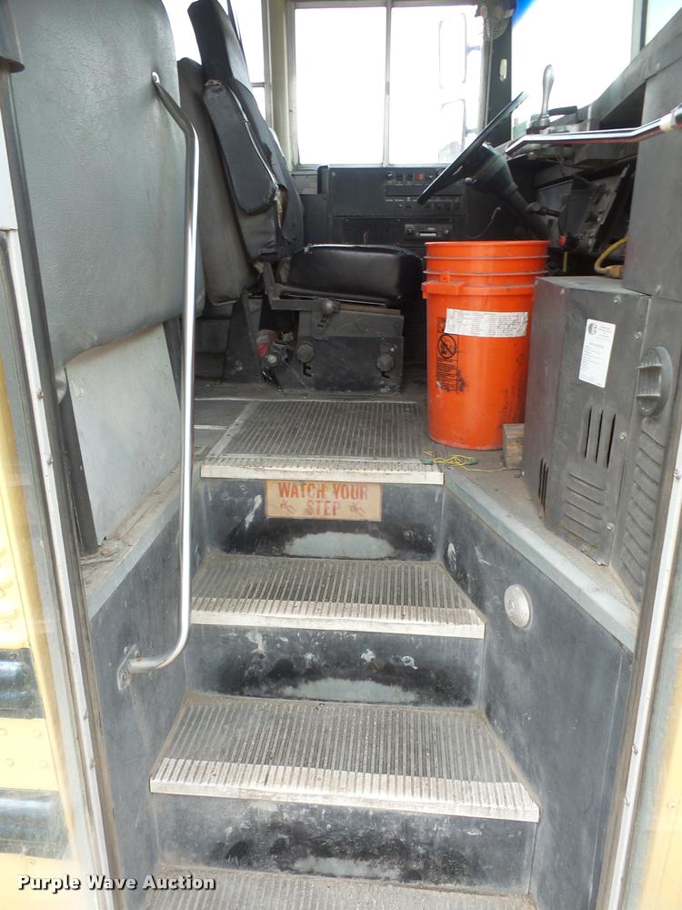 image for item DA6366 1993 International 3800 school bus