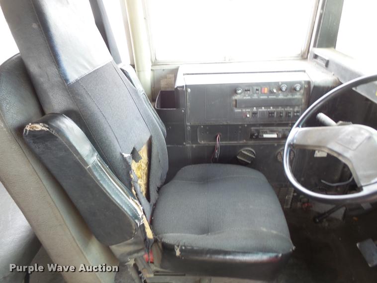 image for item DA6366 1993 International 3800 school bus