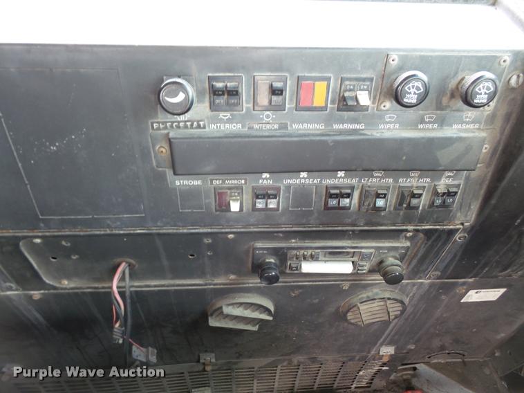 image for item DA6366 1993 International 3800 school bus