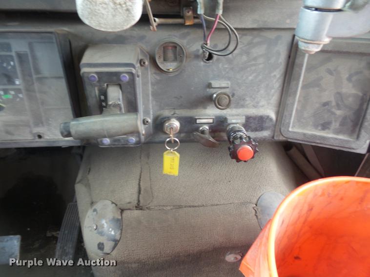 image for item DA6366 1993 International 3800 school bus