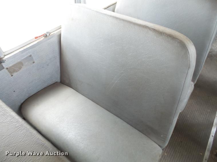 image for item DA6366 1993 International 3800 school bus