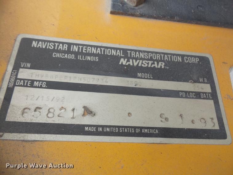 image for item DA6366 1993 International 3800 school bus