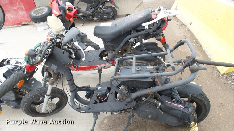 image for item DA7882 2013 Bashan moped