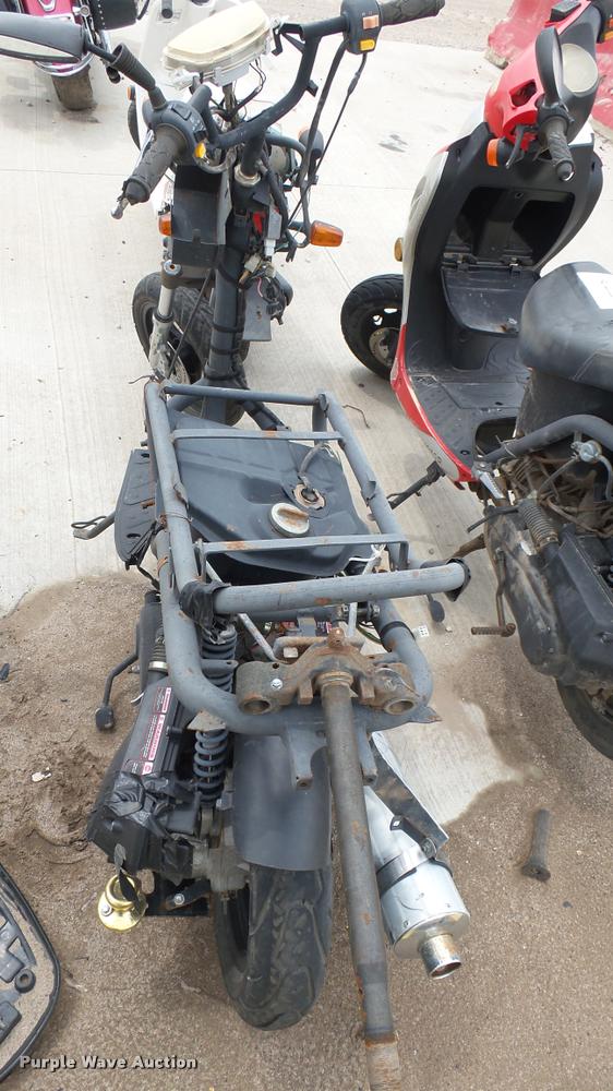 image for item DA7882 2013 Bashan moped