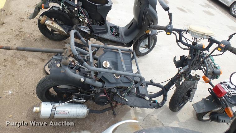 image for item DA7882 2013 Bashan moped