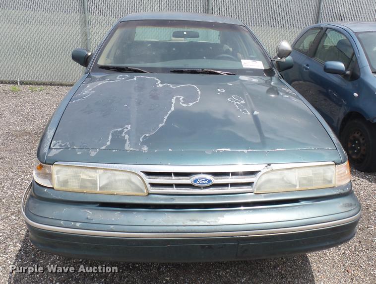 image for item DA7885 1996 Ford Crown Victoria
