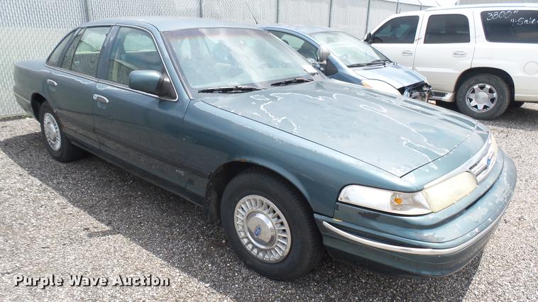 image for item DA7885 1996 Ford Crown Victoria