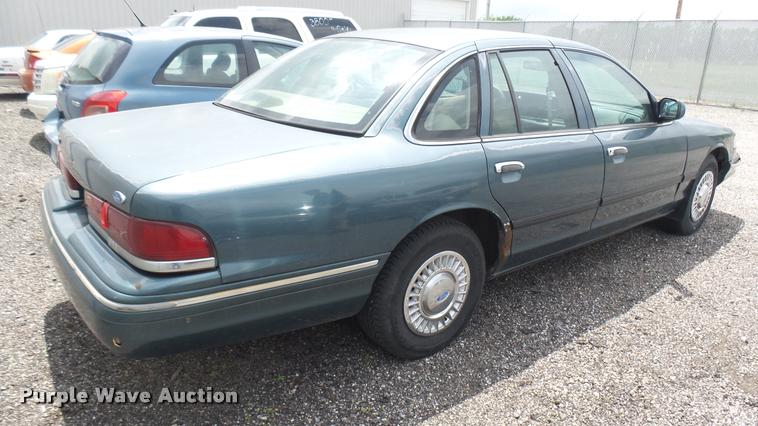 image for item DA7885 1996 Ford Crown Victoria