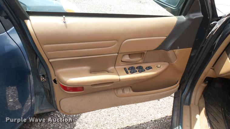 image for item DA7885 1996 Ford Crown Victoria