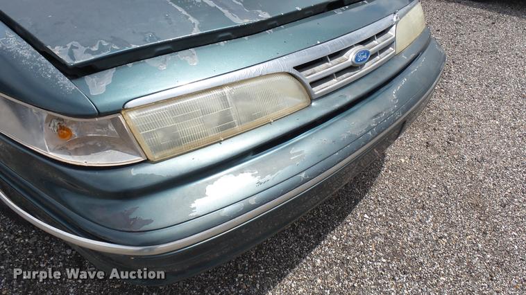 image for item DA7885 1996 Ford Crown Victoria