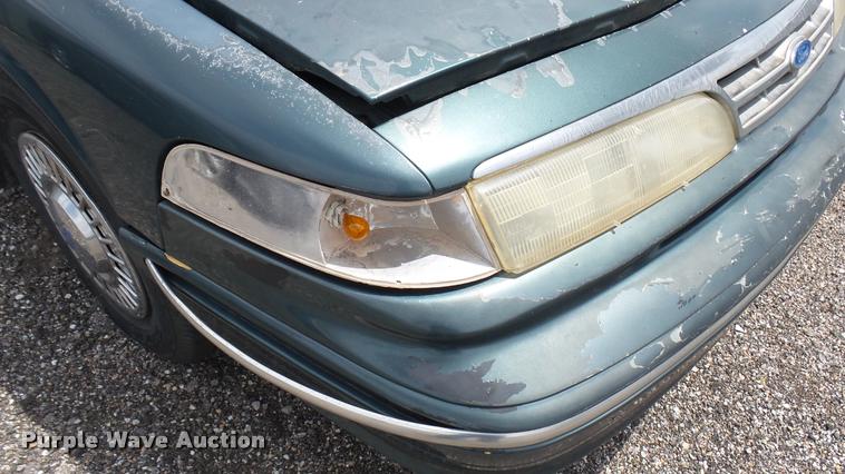 image for item DA7885 1996 Ford Crown Victoria