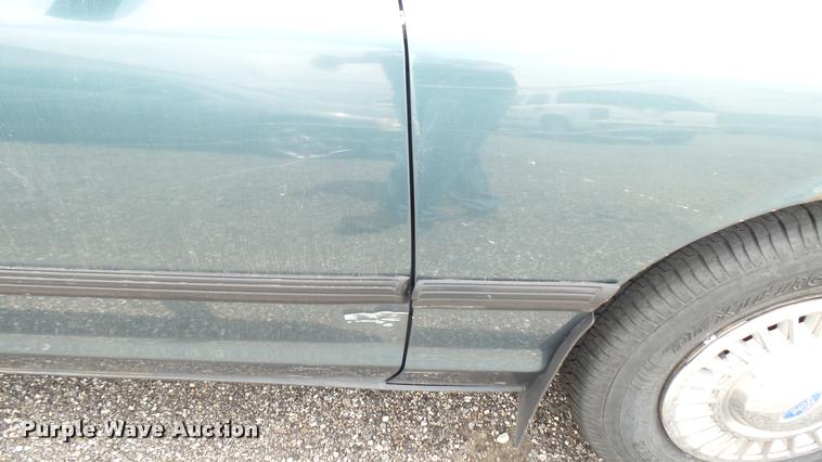 image for item DA7885 1996 Ford Crown Victoria