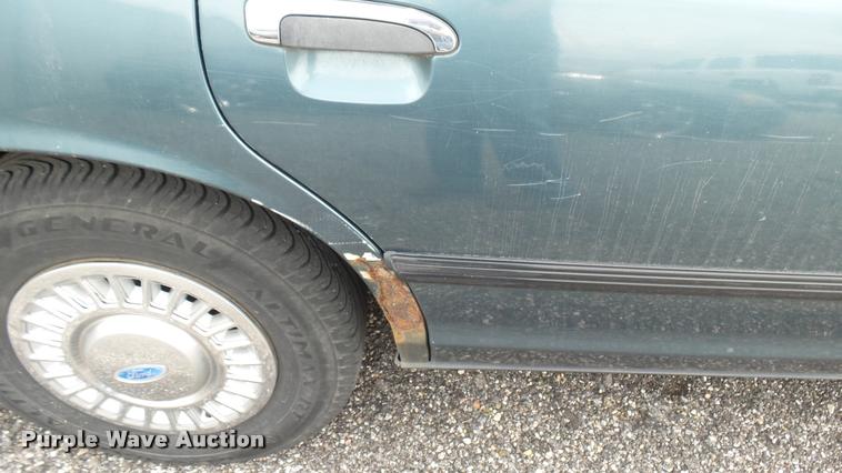 image for item DA7885 1996 Ford Crown Victoria