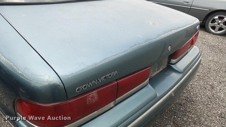 image for item DA7885 1996 Ford Crown Victoria