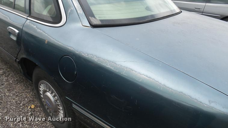 image for item DA7885 1996 Ford Crown Victoria