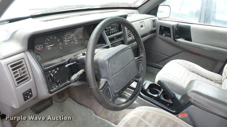 image for item DA7888 1993 Jeep Grand Cherokee SUV