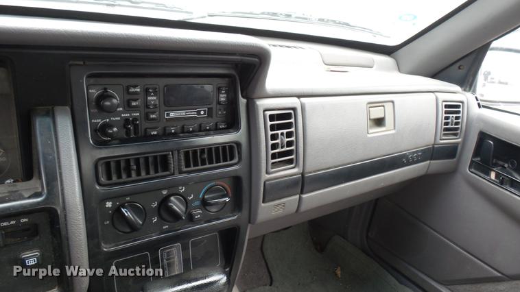 image for item DA7888 1993 Jeep Grand Cherokee SUV