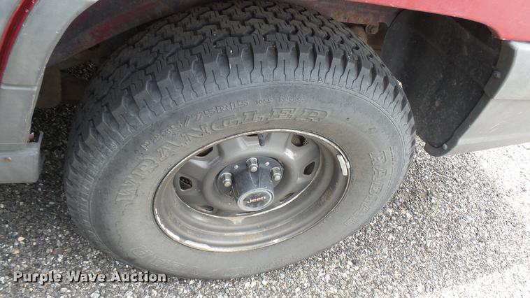 image for item DA7888 1993 Jeep Grand Cherokee SUV