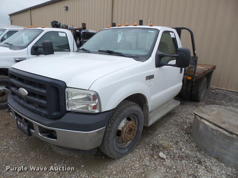 image for item DA8228 2007 Ford F350 Super Duty pickup truck