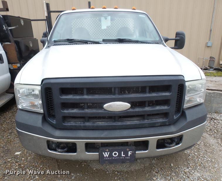 image for item DA8228 2007 Ford F350 Super Duty pickup truck
