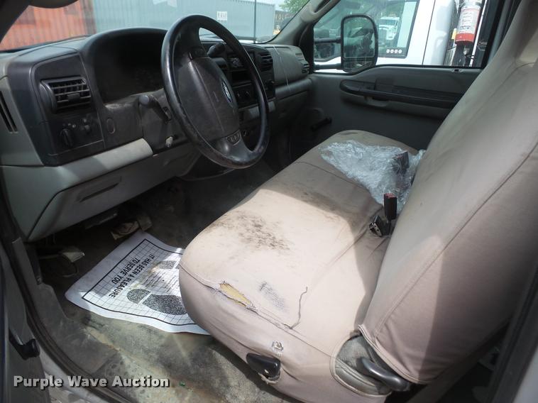 image for item DA8228 2007 Ford F350 Super Duty pickup truck