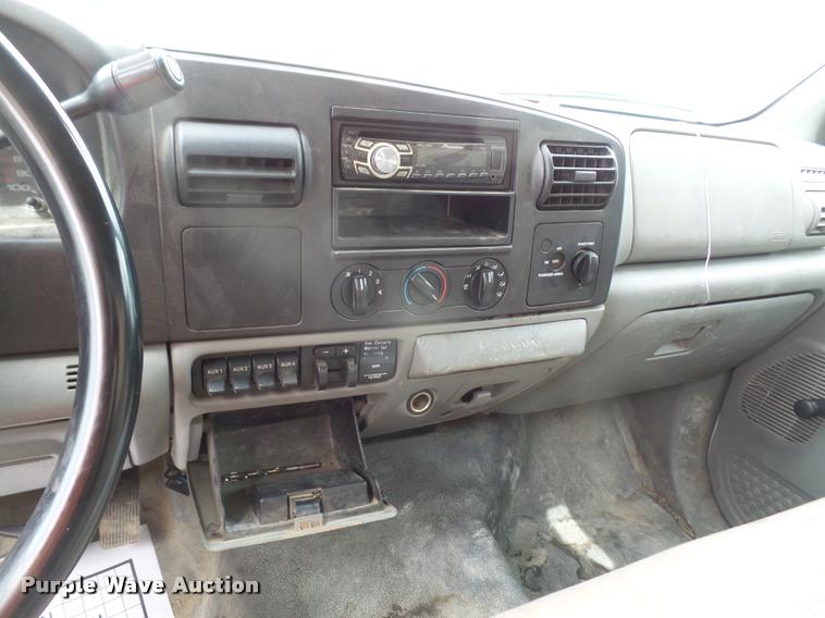 image for item DA8228 2007 Ford F350 Super Duty pickup truck