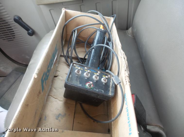 image for item DA8230 2008 Ford F350 Super Duty flatbed pickup truck with crane