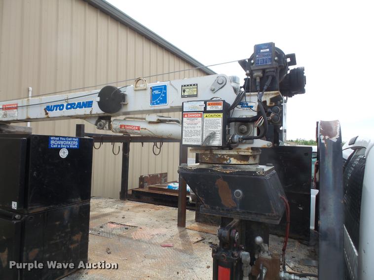 image for item DA8230 2008 Ford F350 Super Duty flatbed pickup truck with crane