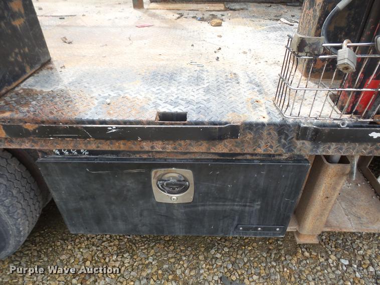 image for item DA8230 2008 Ford F350 Super Duty flatbed pickup truck with crane