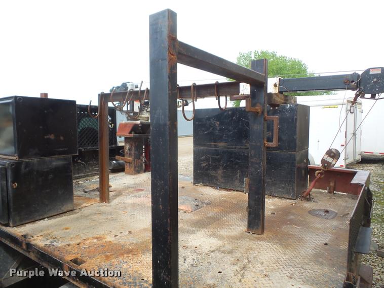 image for item DA8230 2008 Ford F350 Super Duty flatbed pickup truck with crane