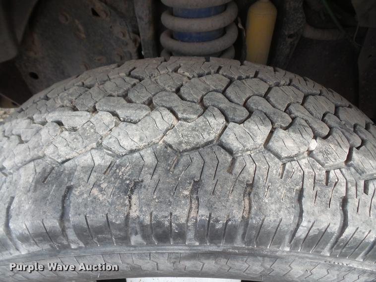 image for item DA8230 2008 Ford F350 Super Duty flatbed pickup truck with crane