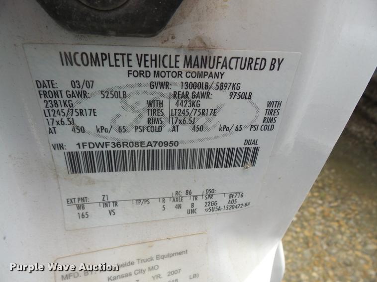 image for item DA8230 2008 Ford F350 Super Duty flatbed pickup truck with crane